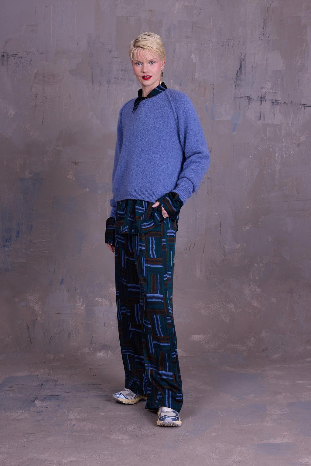 Gijsbrecht trousers in satijnen deepsea blue Wovens