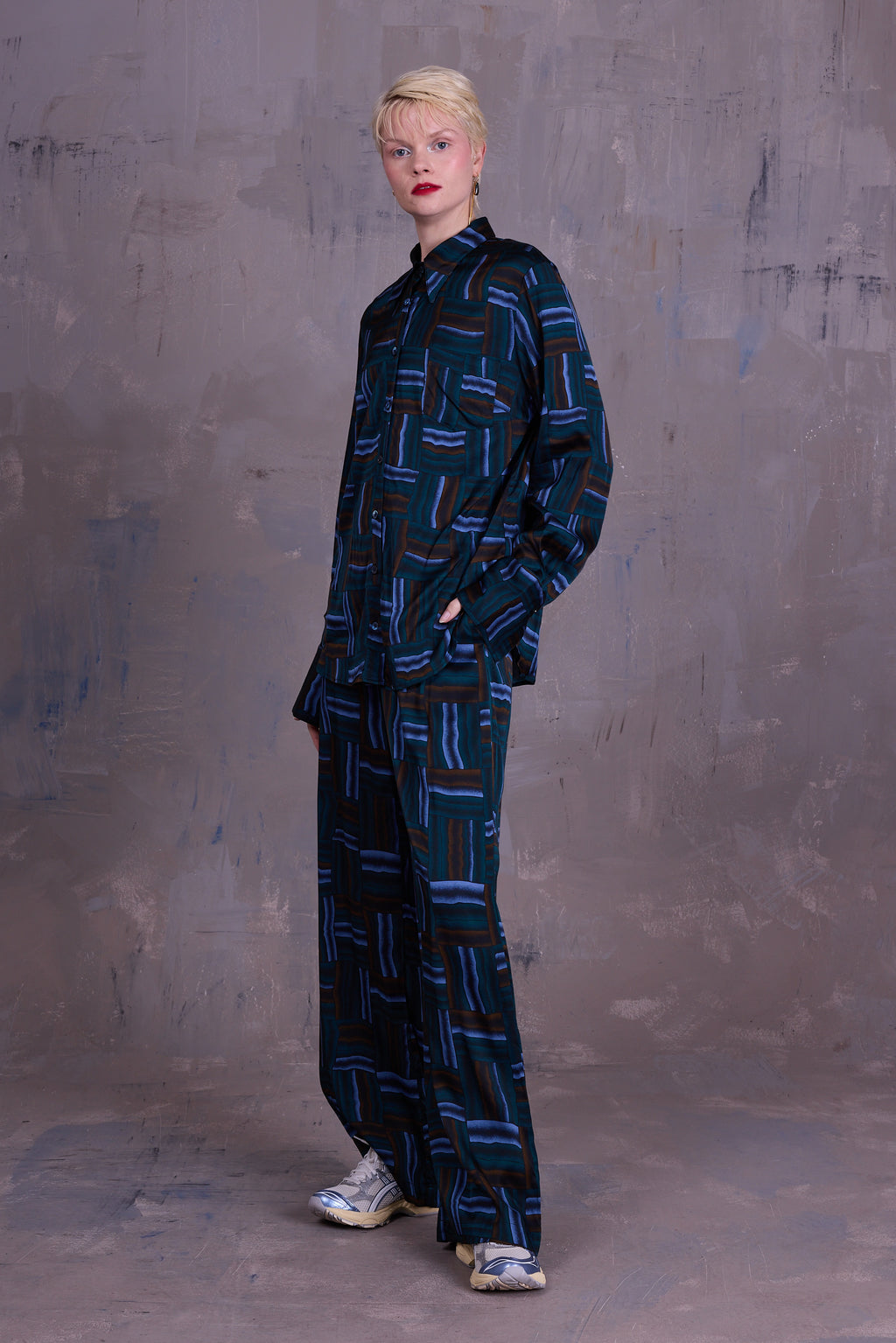 Gijsbrecht trousers in satijnen deepsea blue Wovens