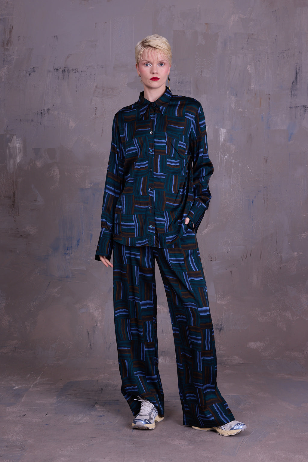Gijsbrecht trousers in satijnen deepsea blue Wovens