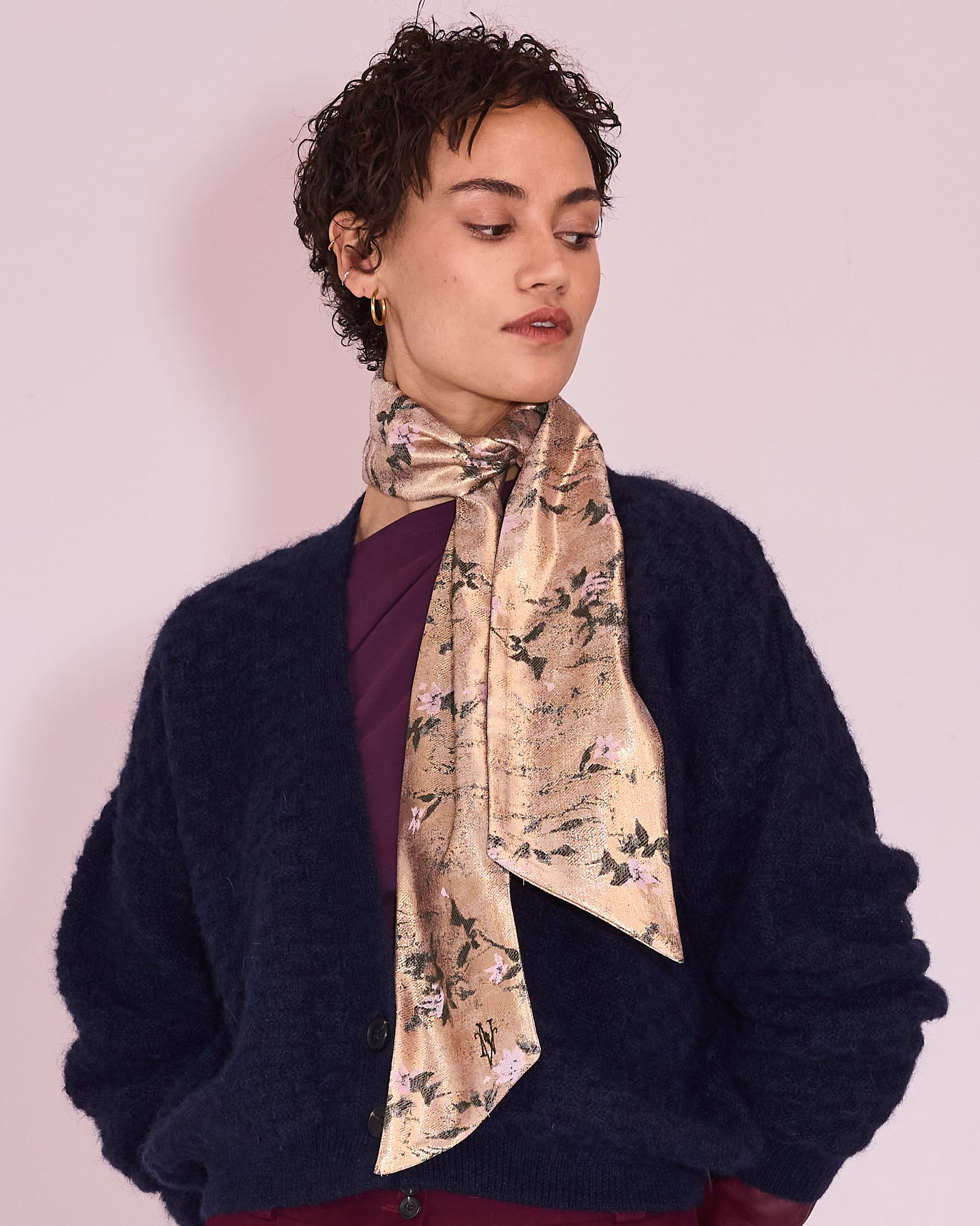 Girsa scarf in gold floral jacquard