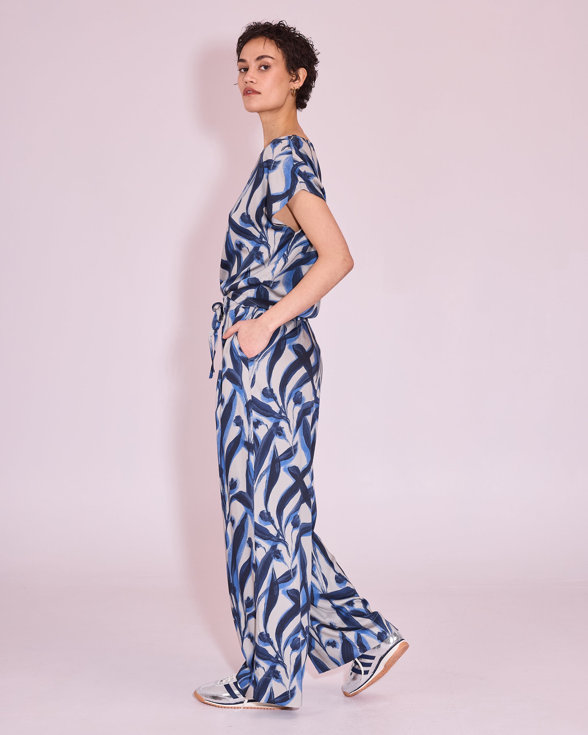 Janie top in blue leaves