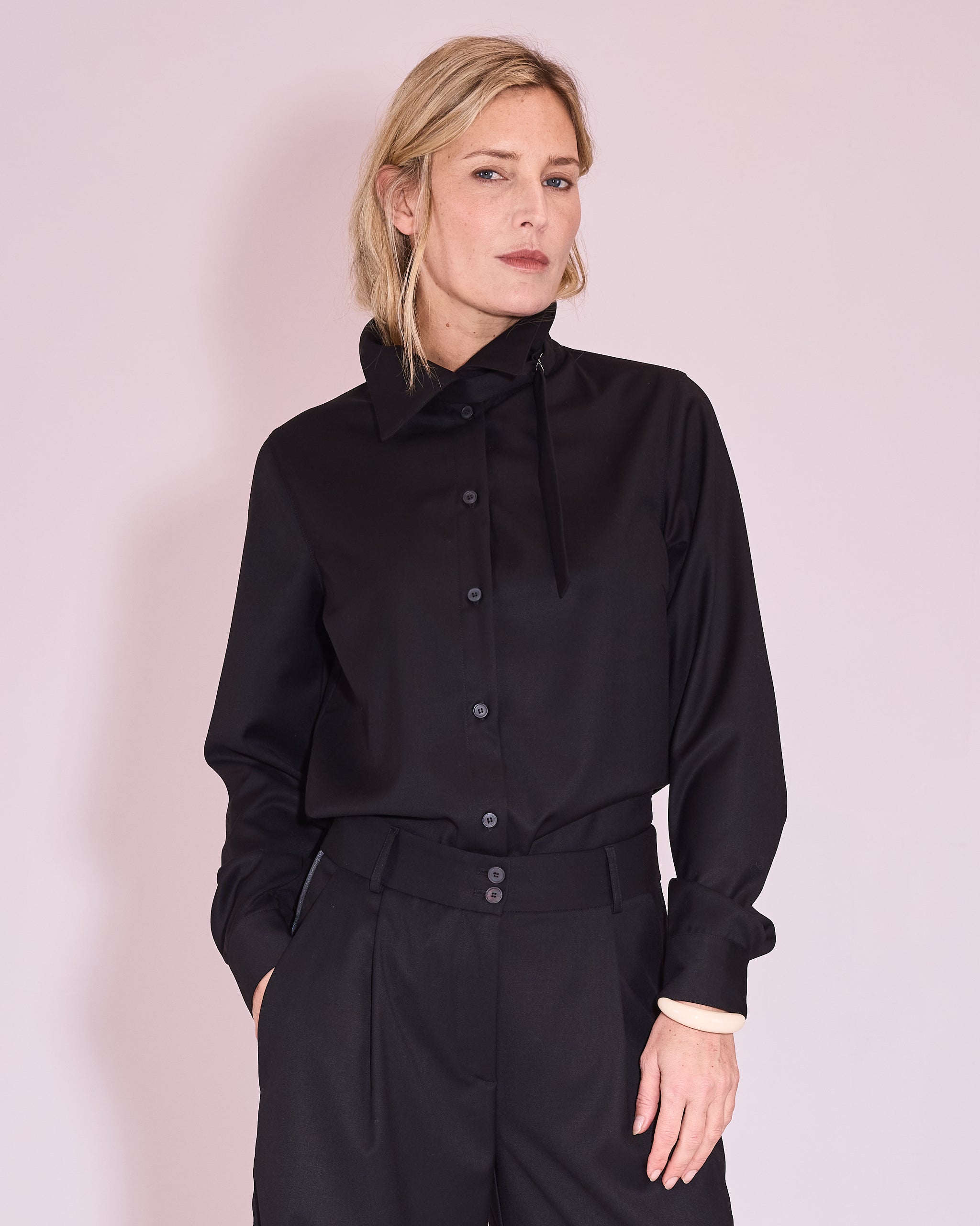 Jasmin black shirt