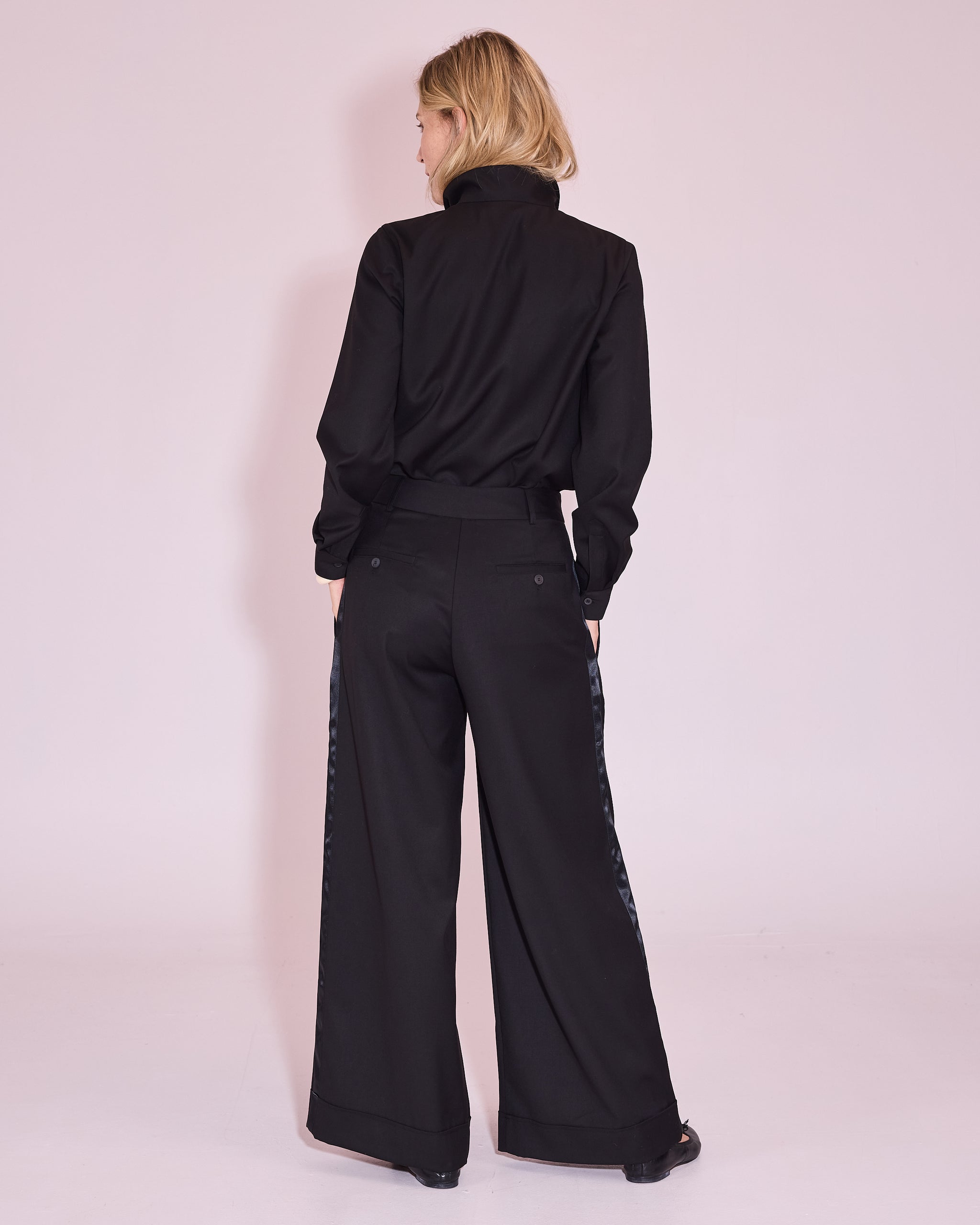 Jasmin black shirt