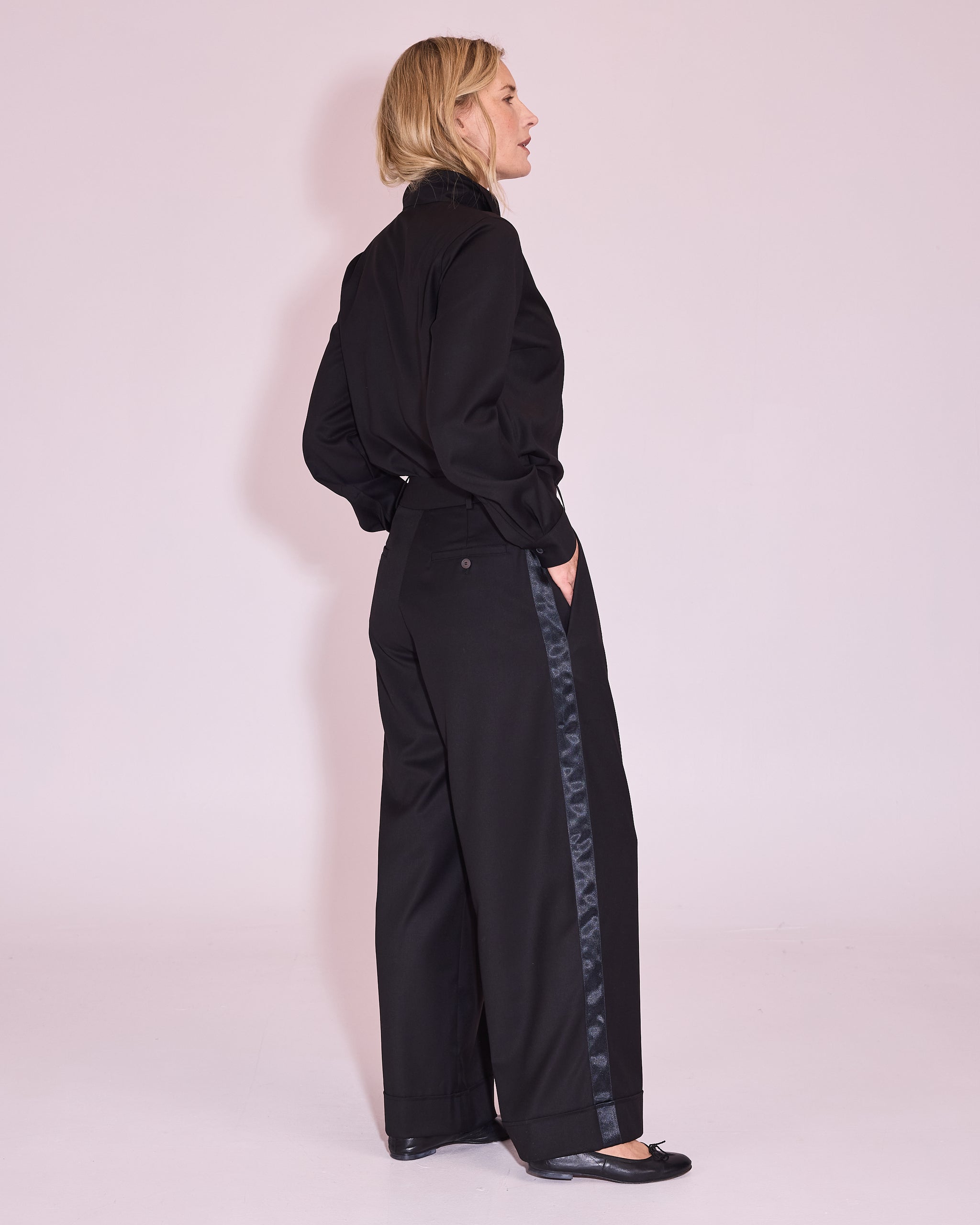 Jasmin black shirt