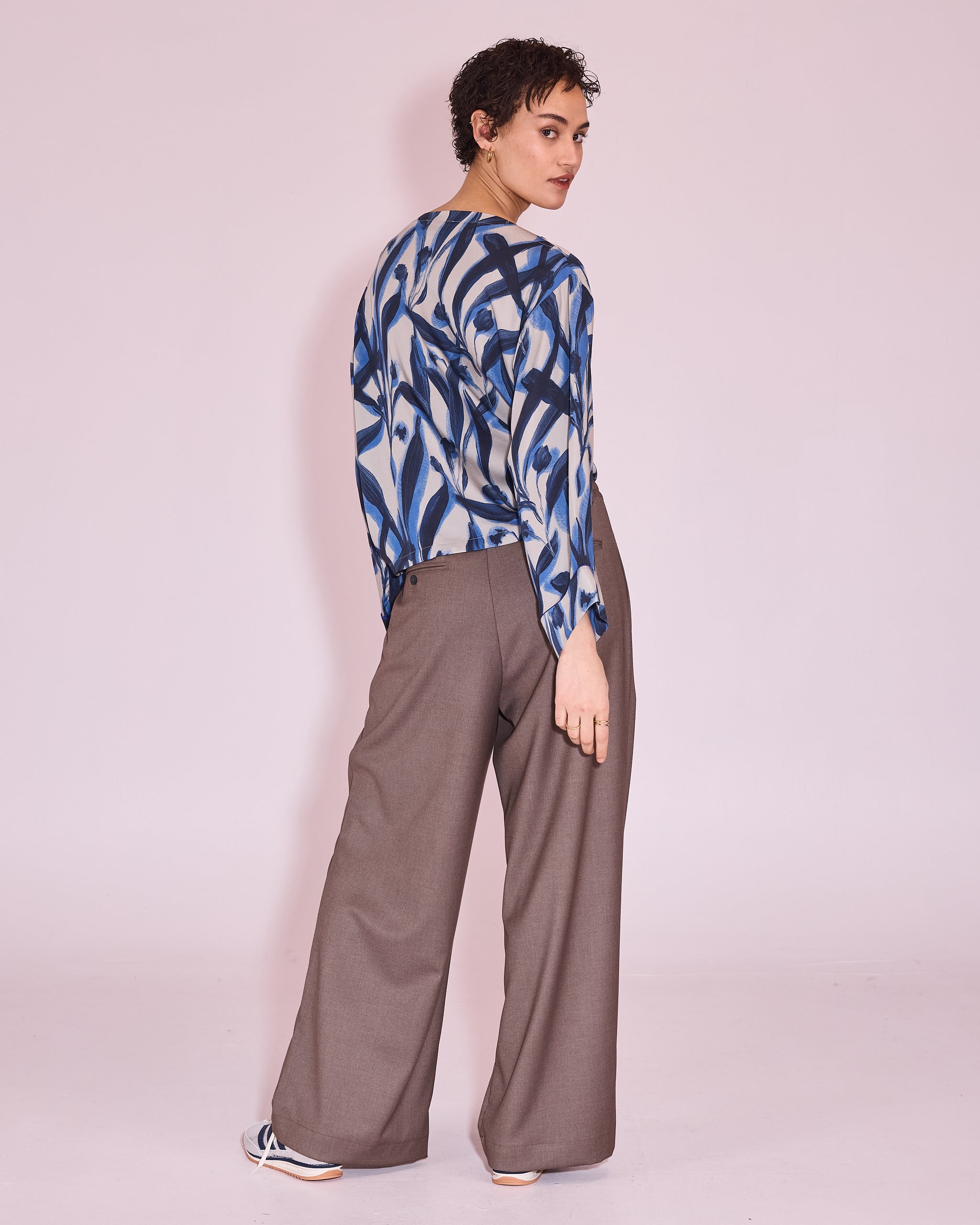 Jane blouse in blue leaves