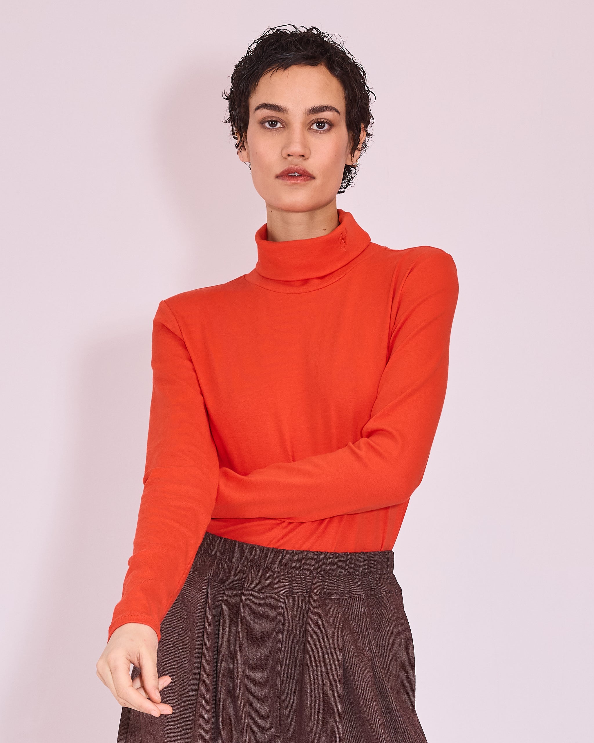 Gisely rolkraag T-shirt in mandarin red