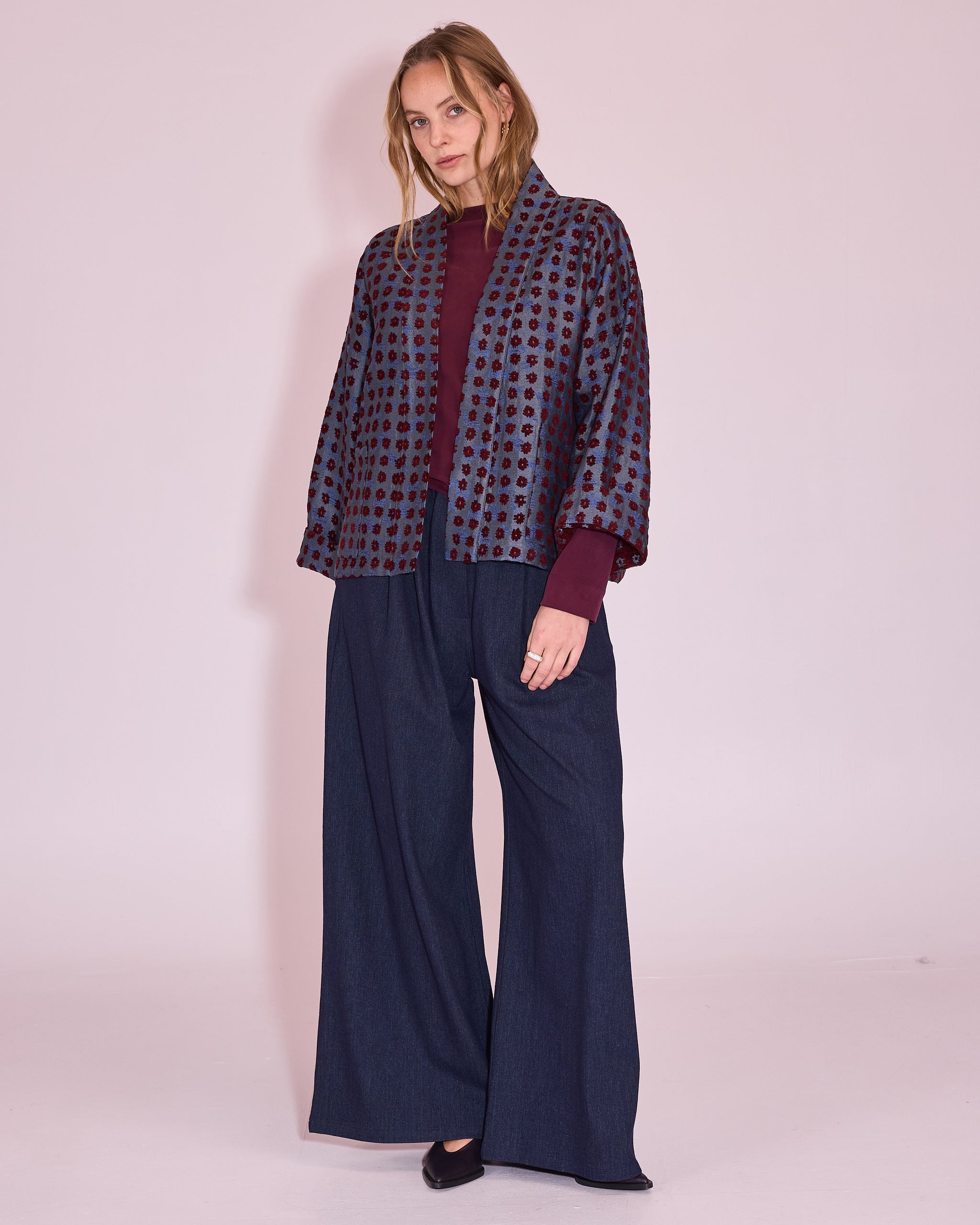 Flenn kimono in burgundy flower