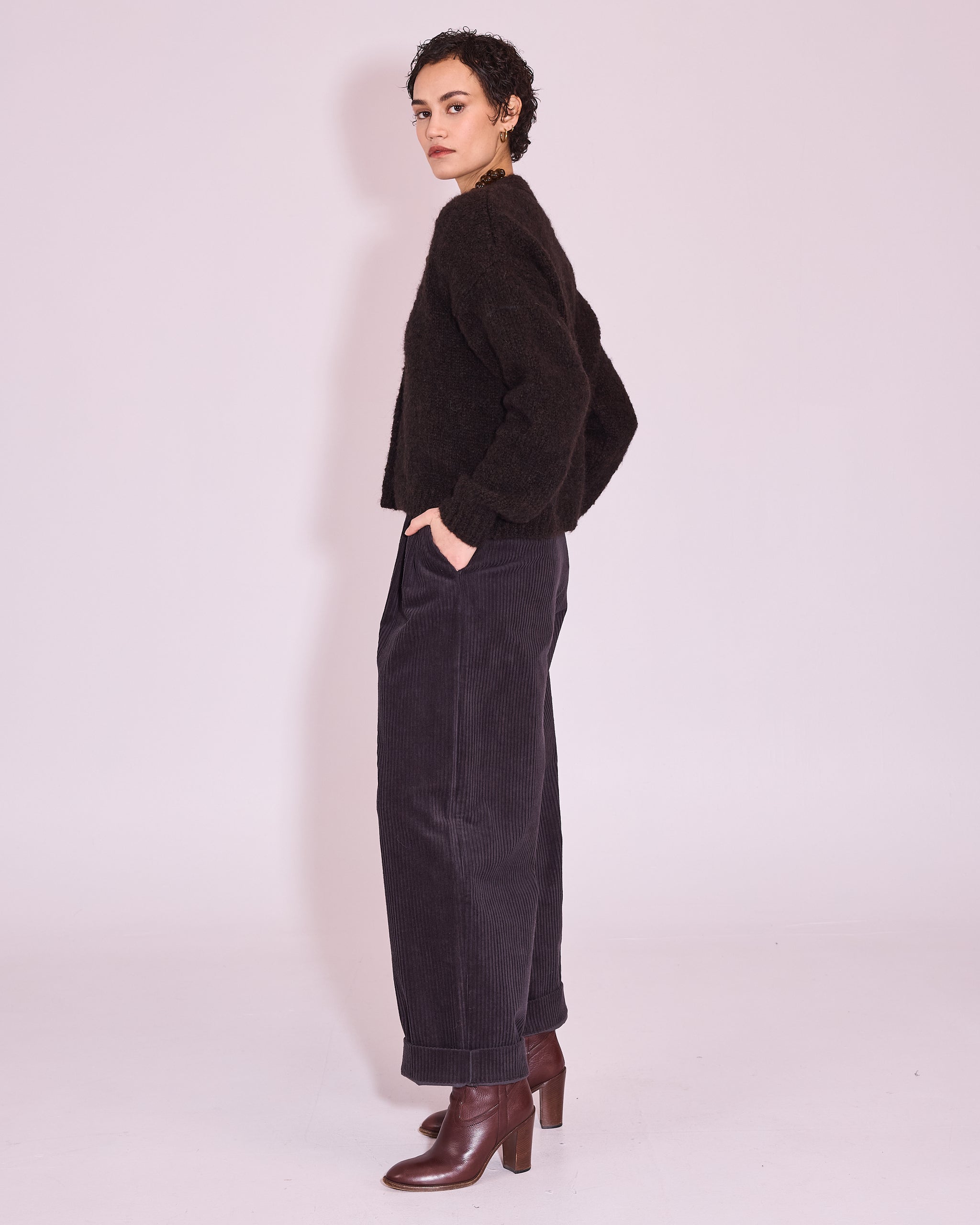 Justo broek in black bean heavy corduroy