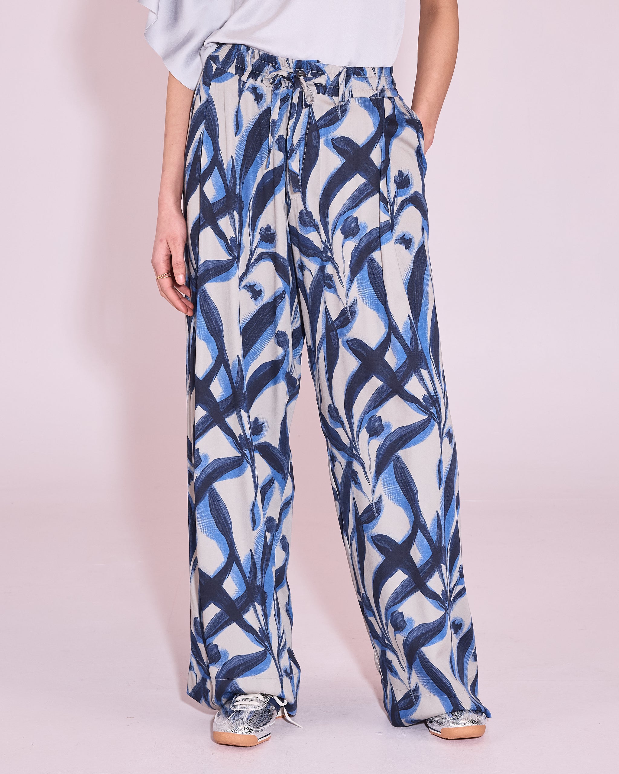 Haiko trousers in blue leaves