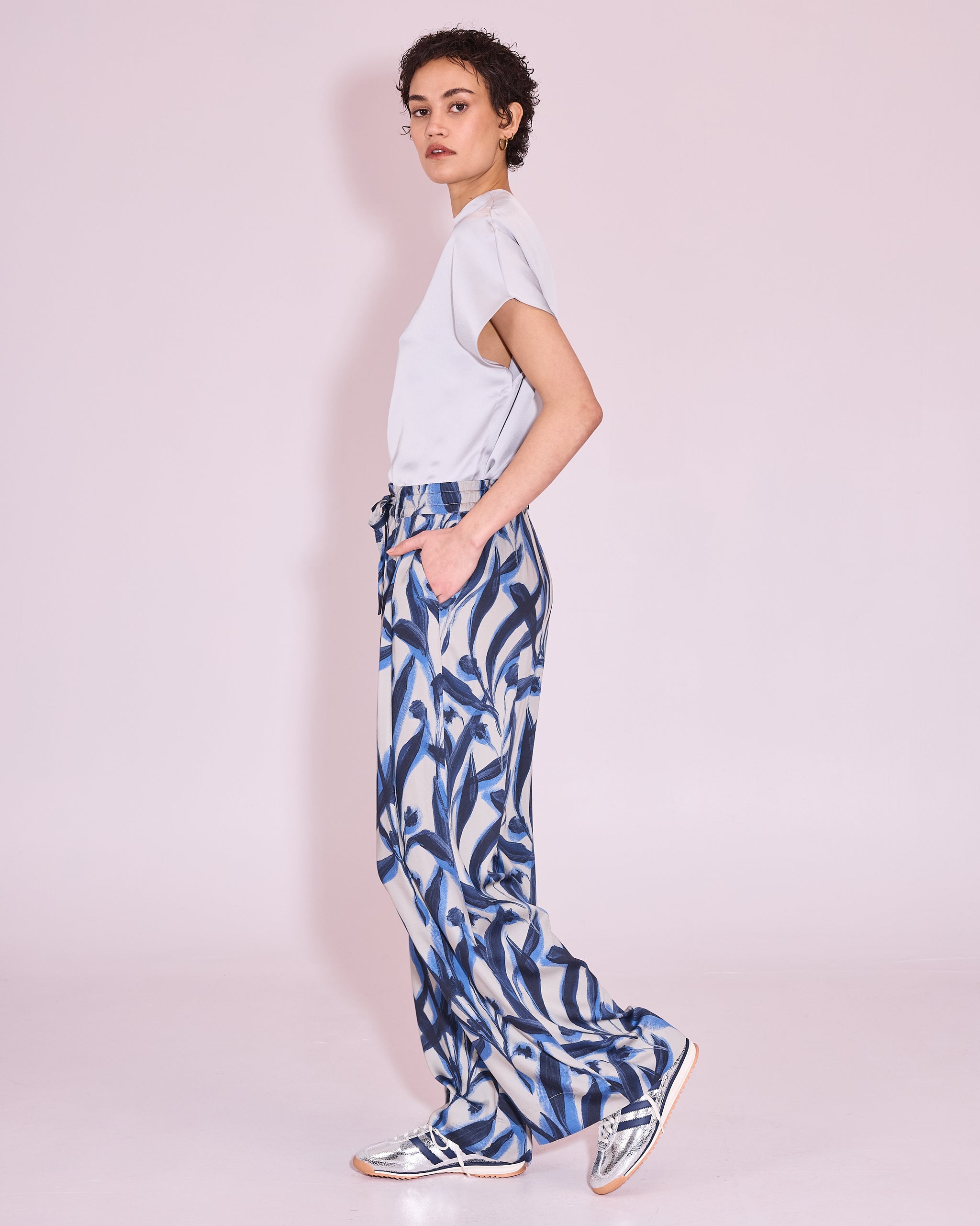 Haiko trousers in blue leaves