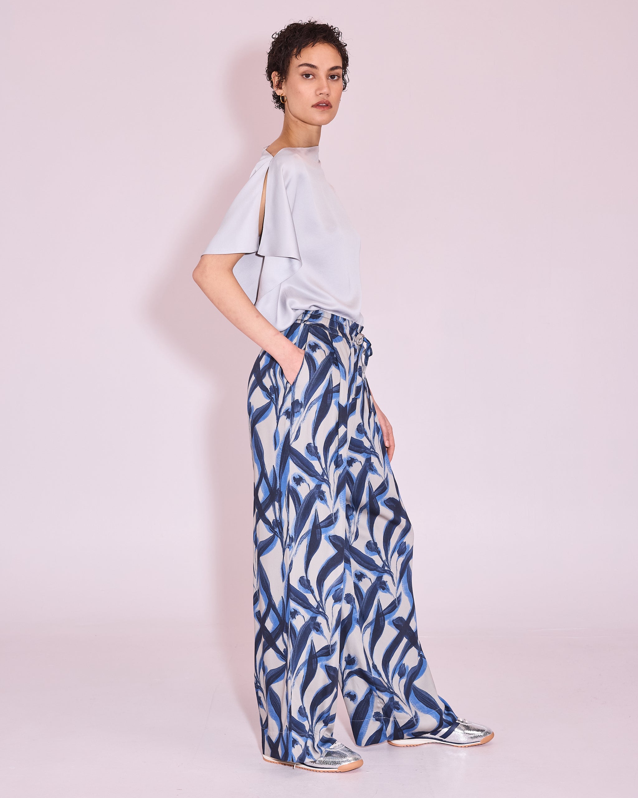 Haiko trousers in blue leaves