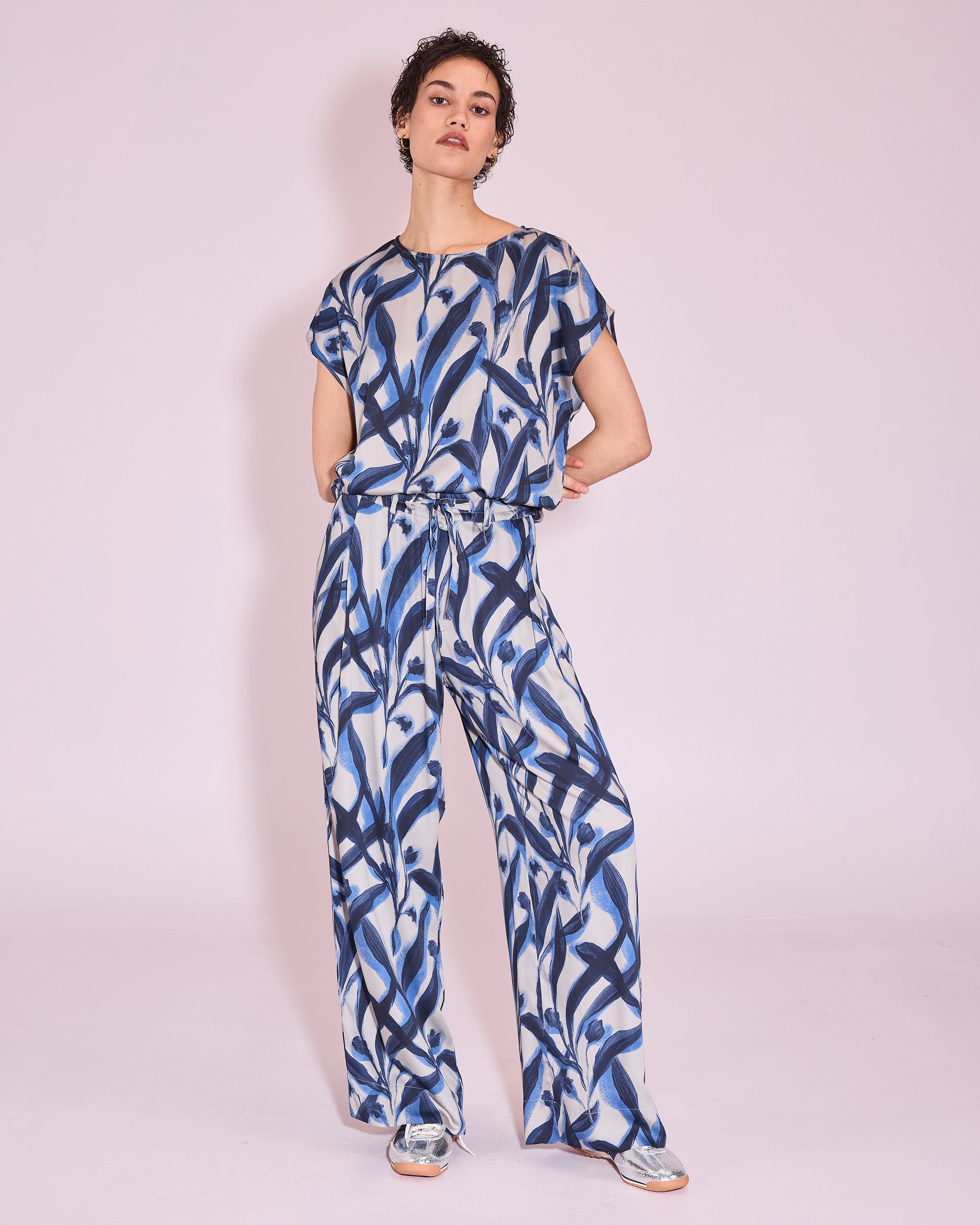 Haiko trousers in blue leaves