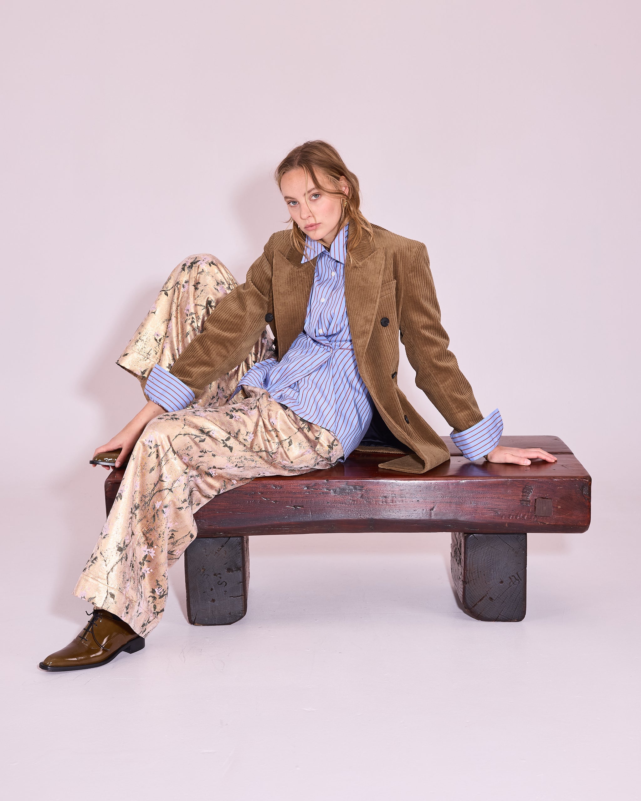 Freddy trousers in gold floral jacquard