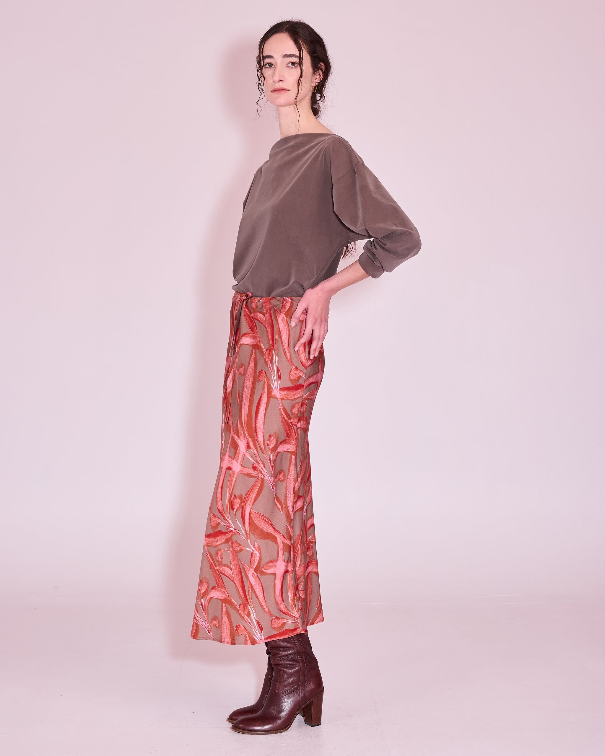 Hinda skirt in red leaves