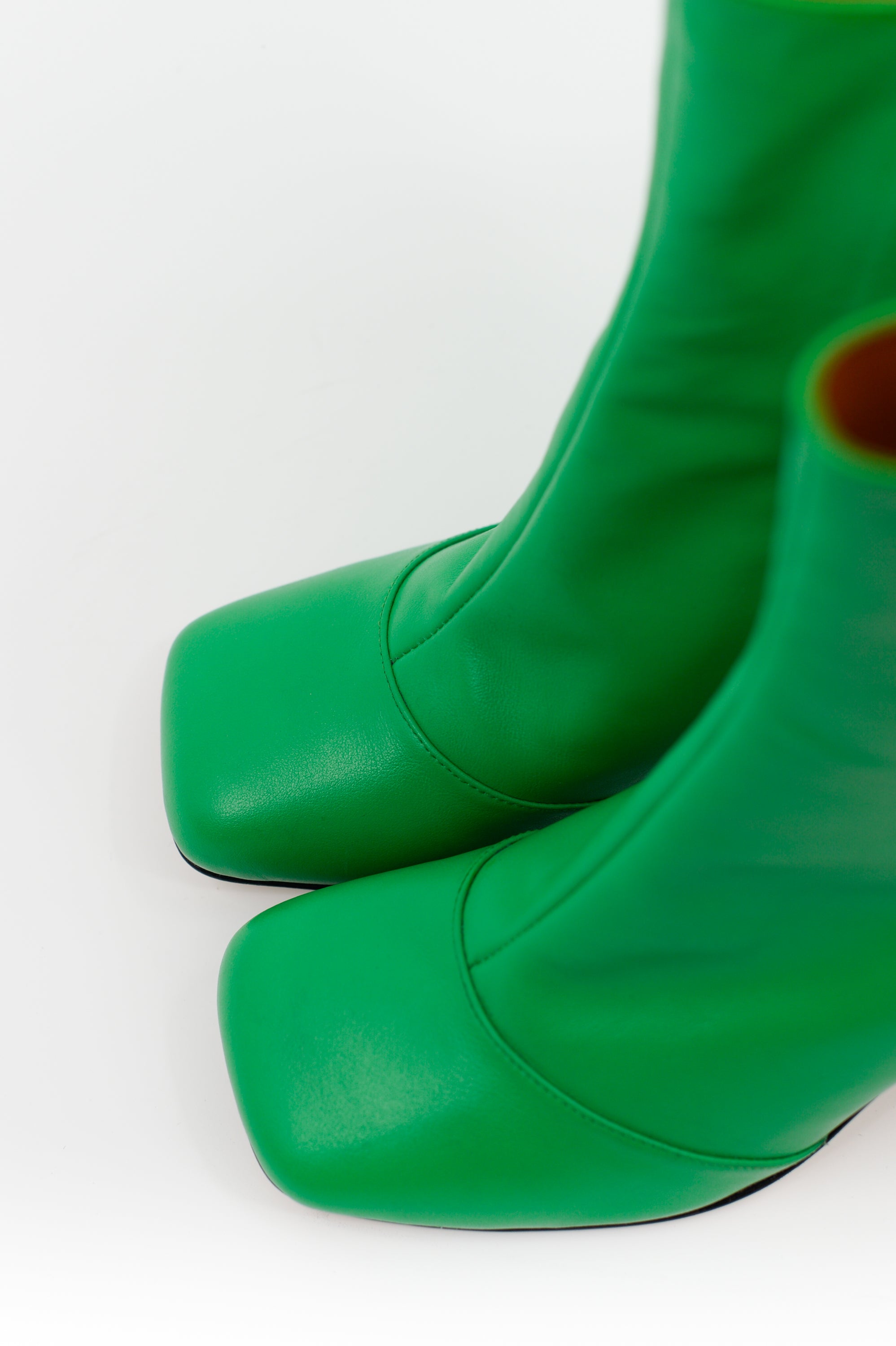 Eames Stiefel in leuchtendem Grün