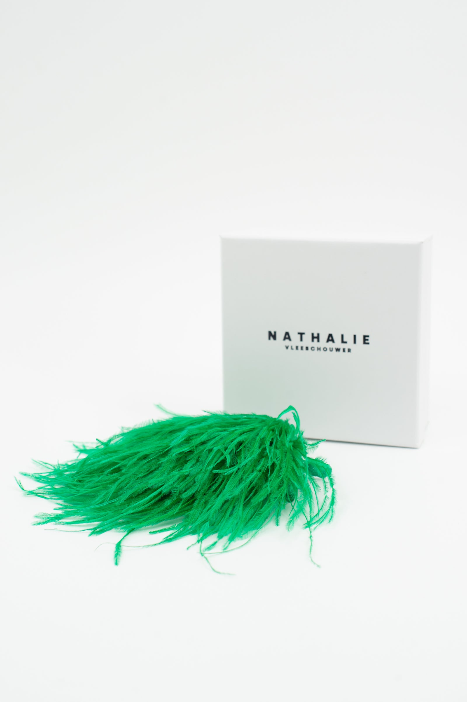 Zaza Brosche mit Federn in Grasgrün