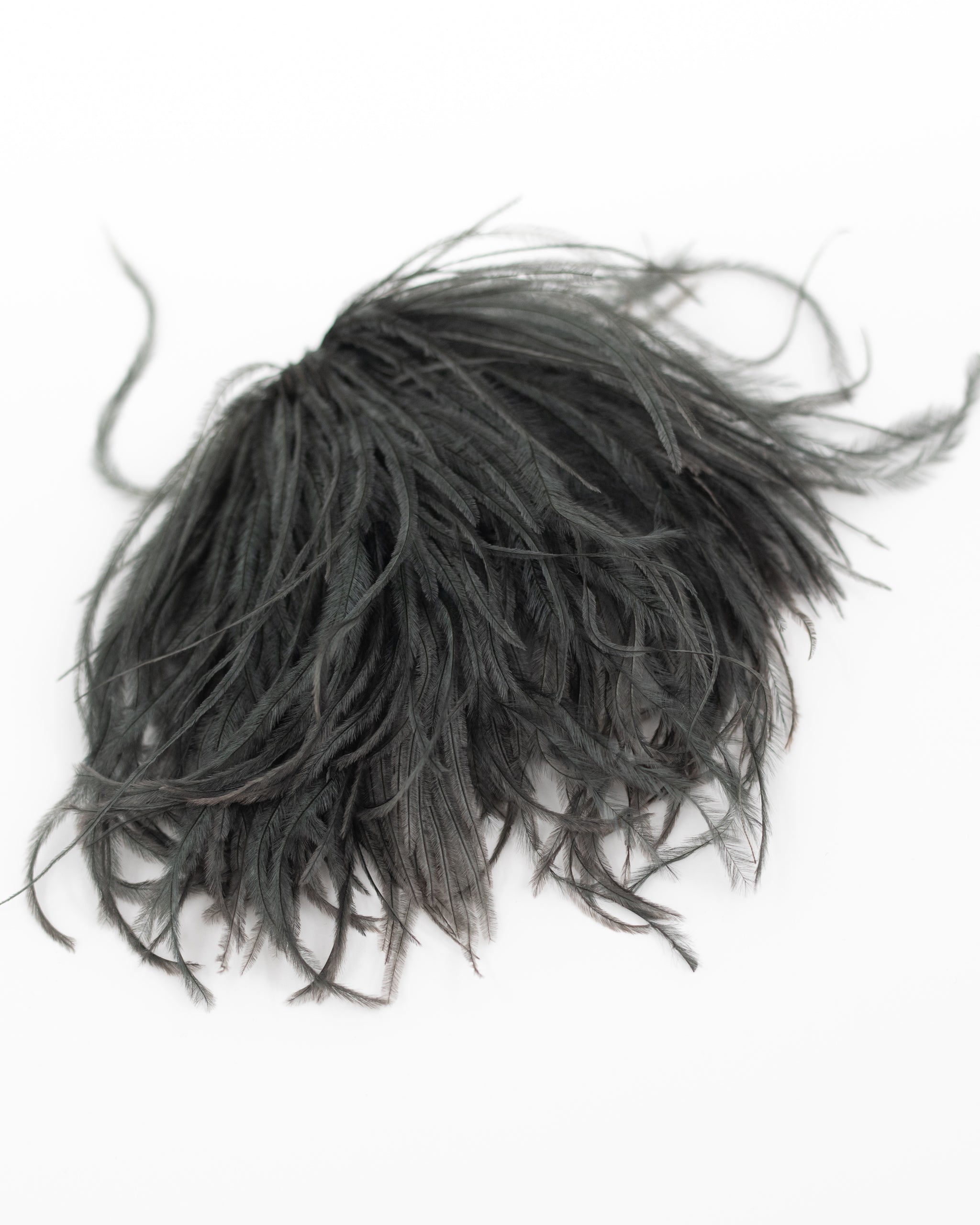 Zaza broche met veren in winter moss