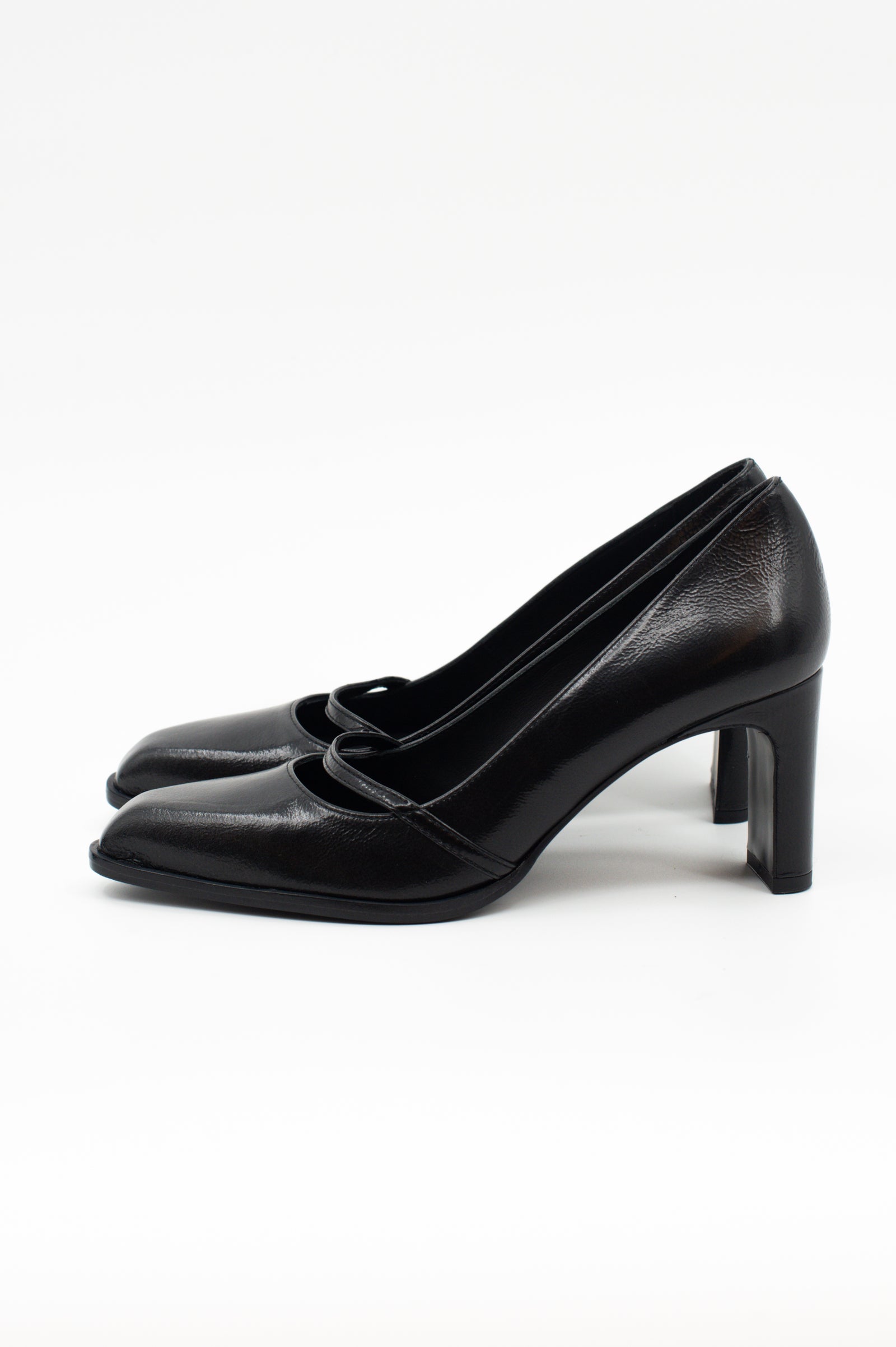 Daggie black pump
