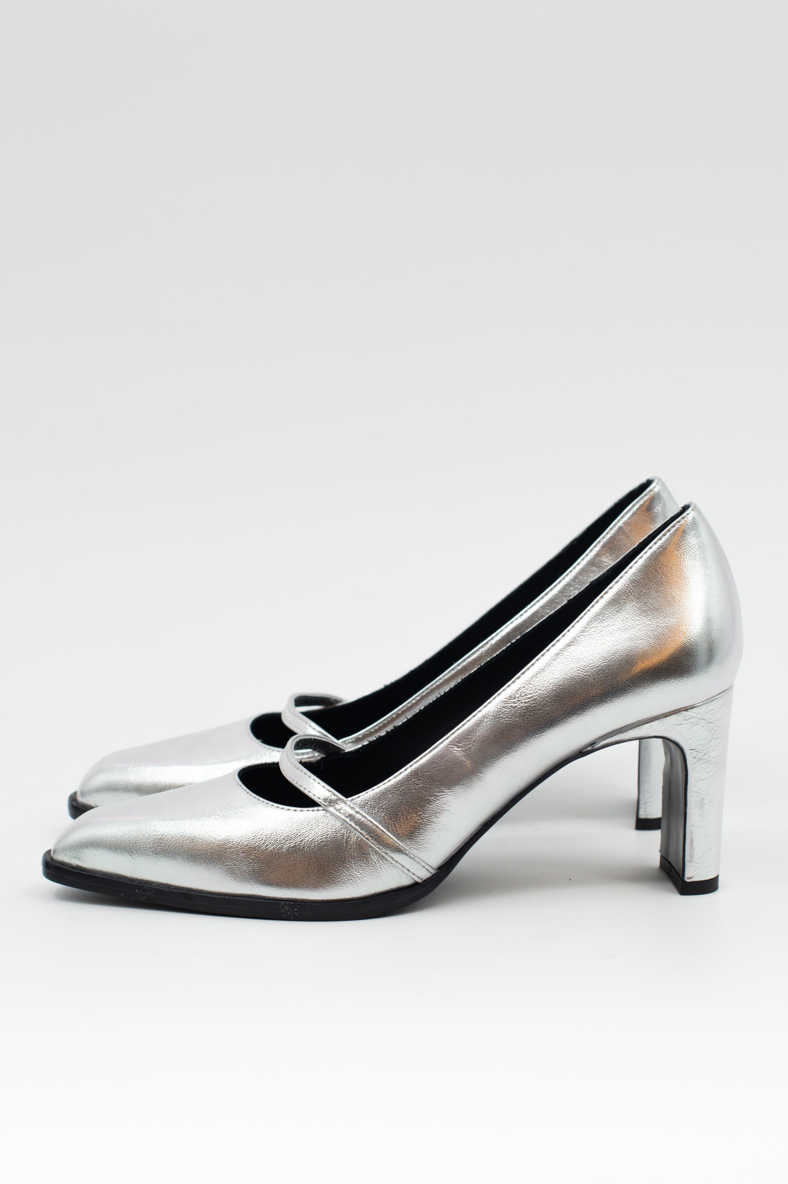 Daggie silver pump