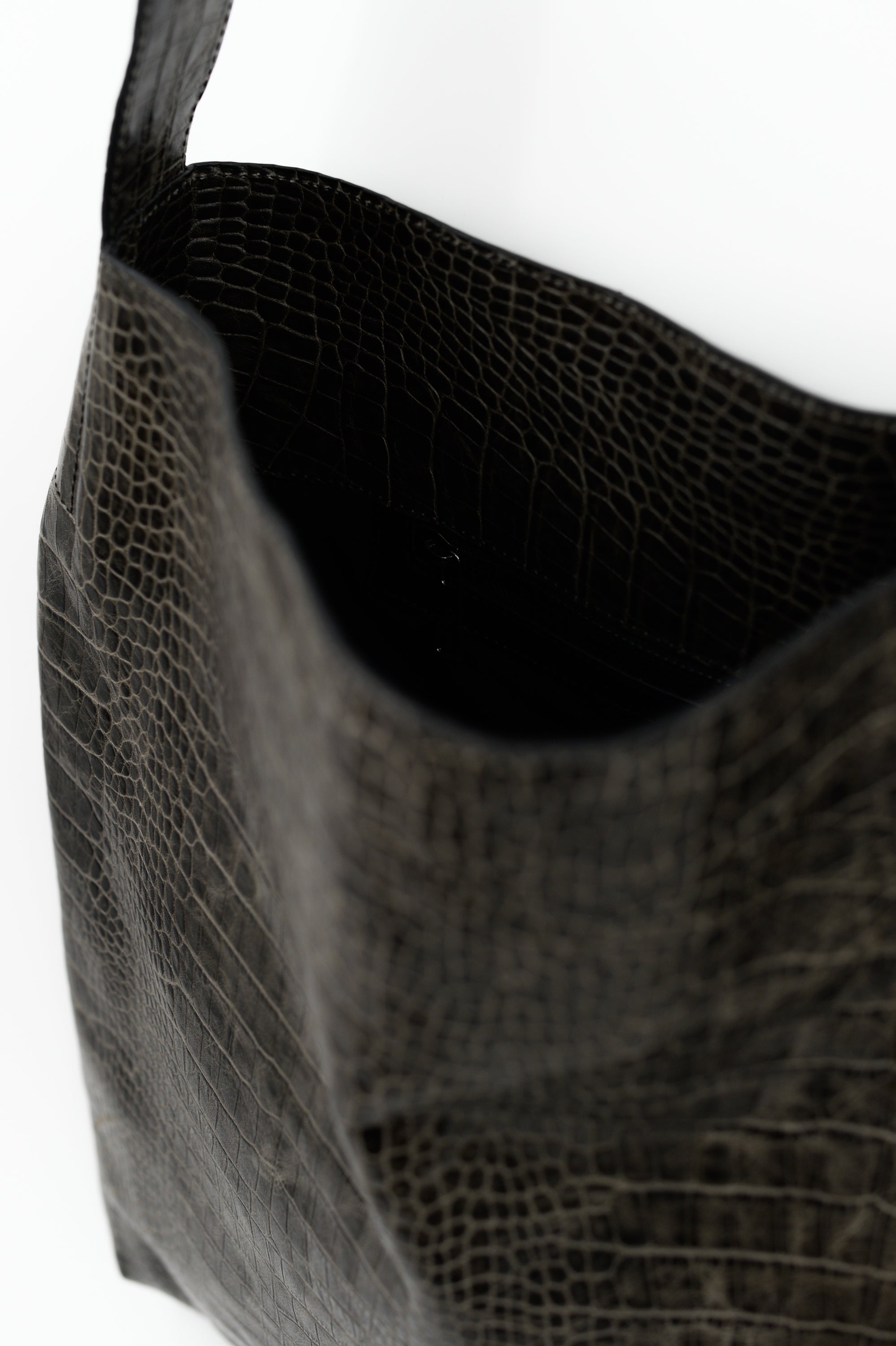 Big crossbody handtas in croco black olive