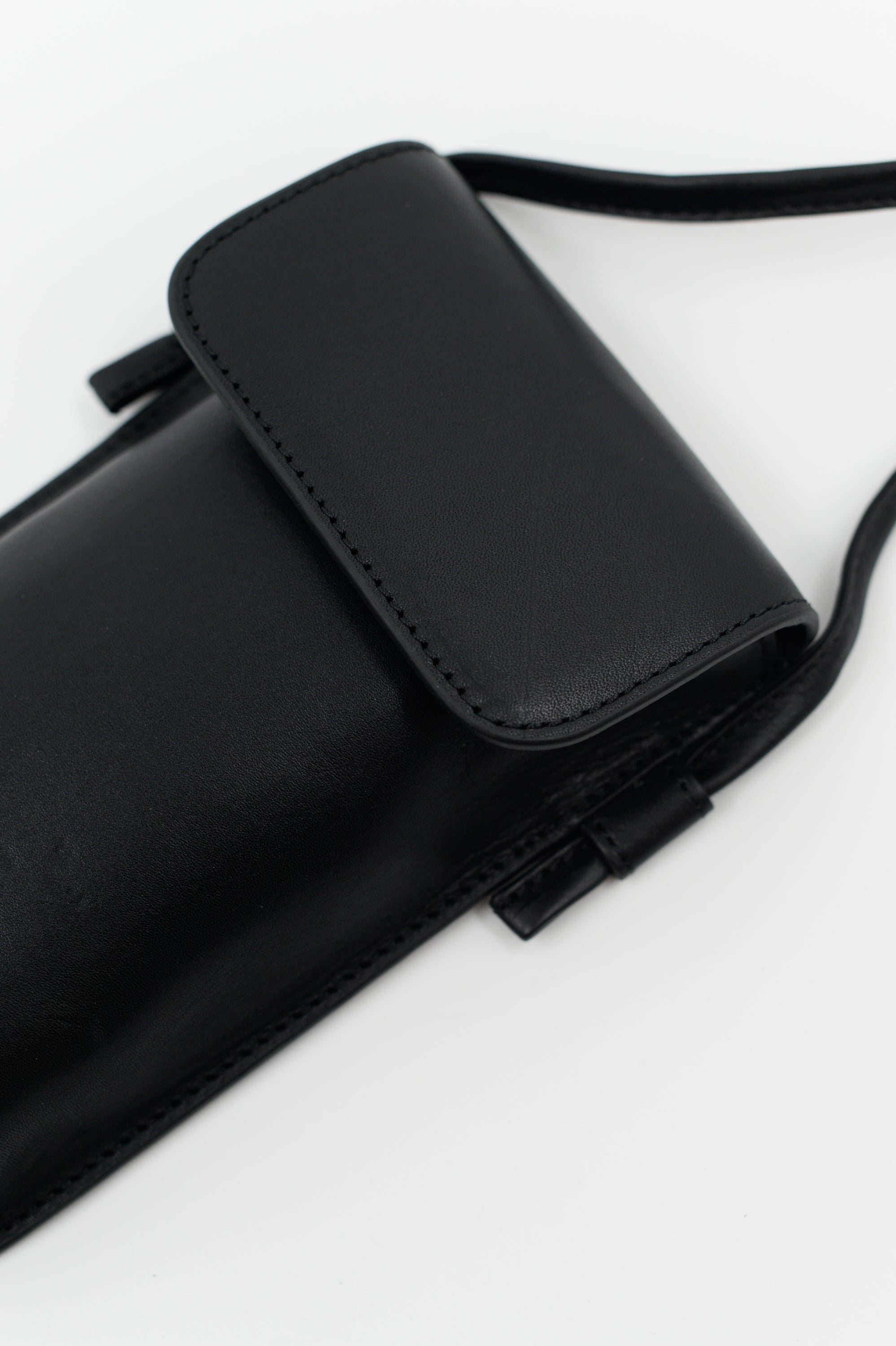 Smartphone-Tasche aus schwarzem Nappaleder