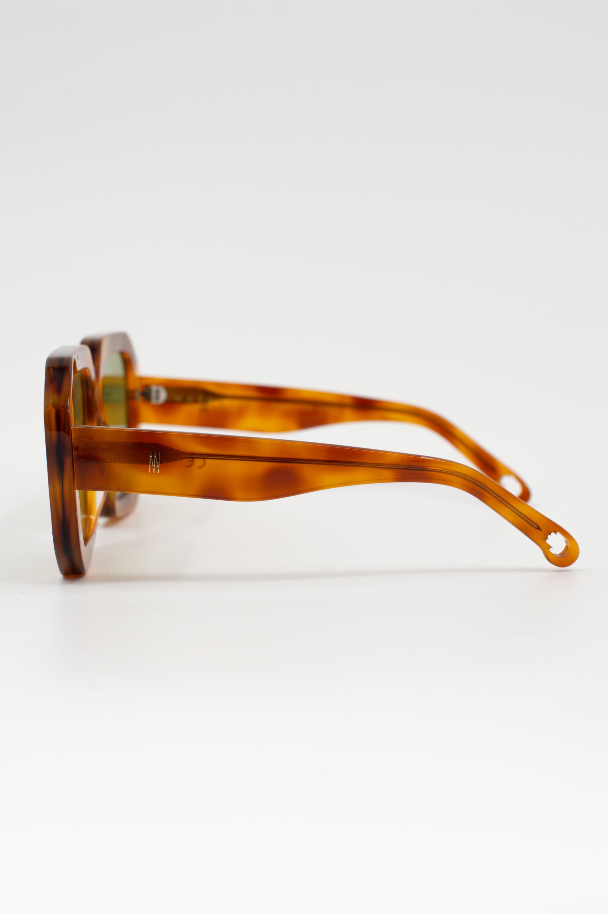 Onassis sunglasses in light tortoise /olive