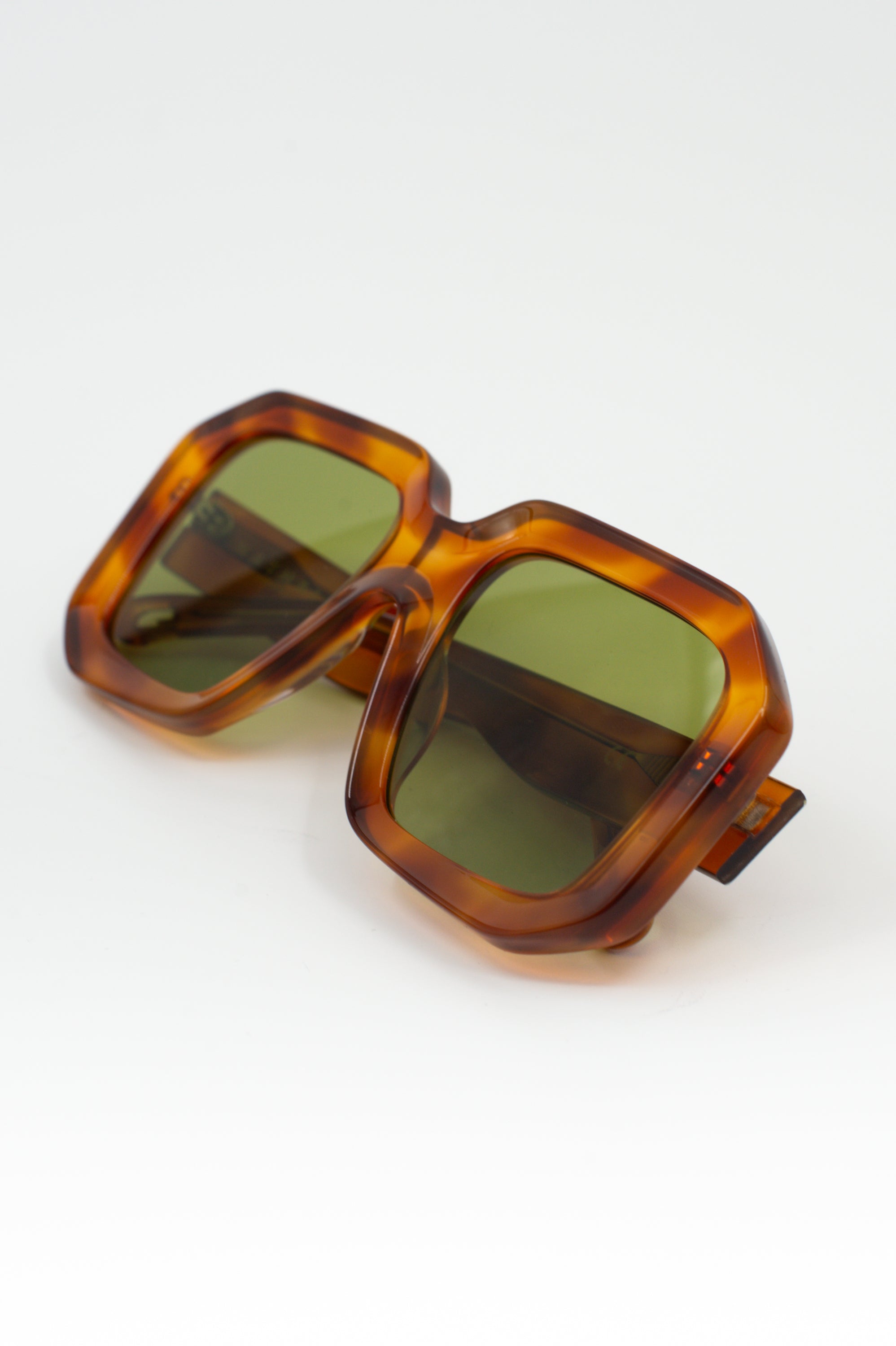 Onassis sunglasses in light tortoise /olive