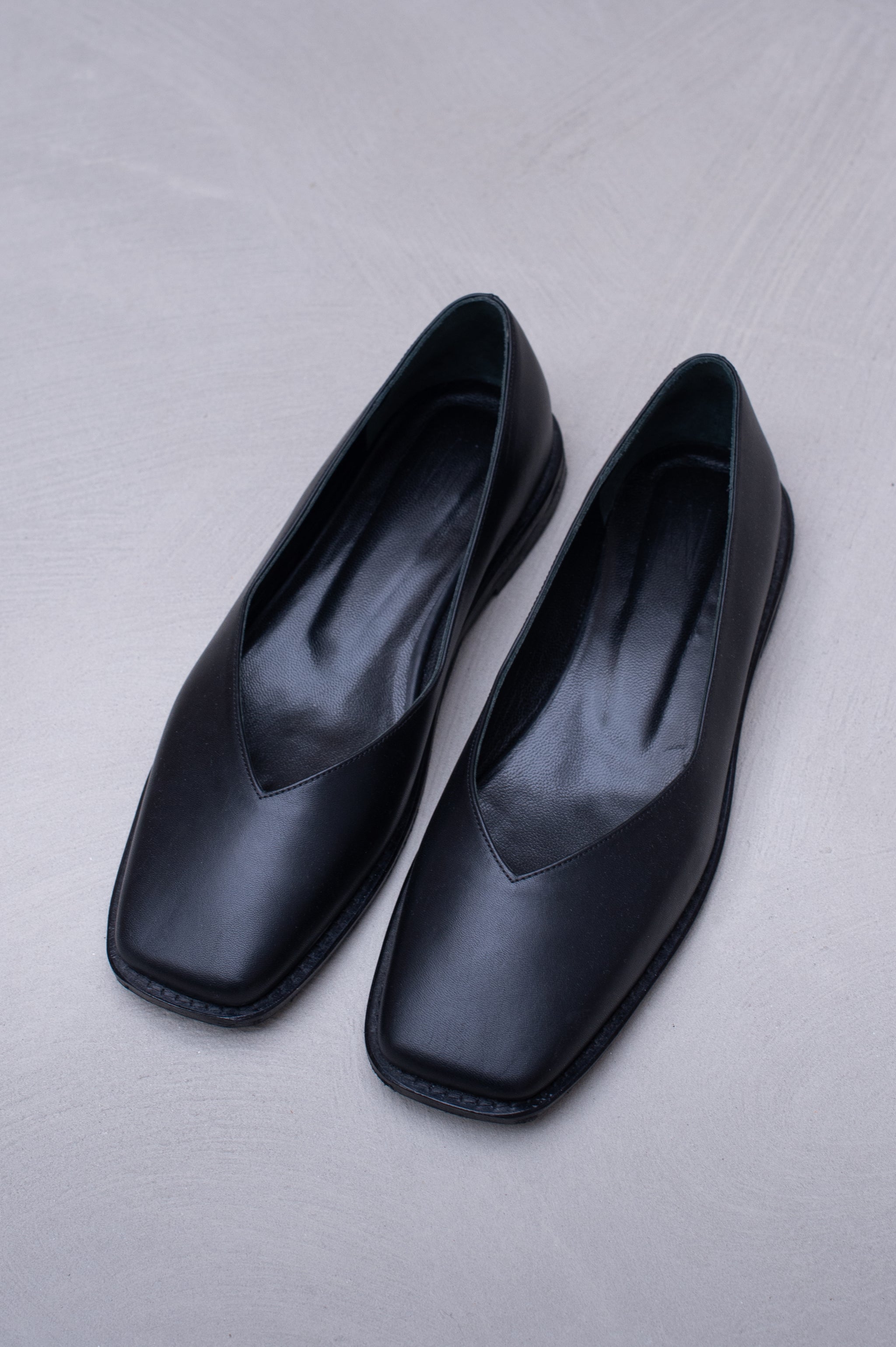 Faiza ballerina in black