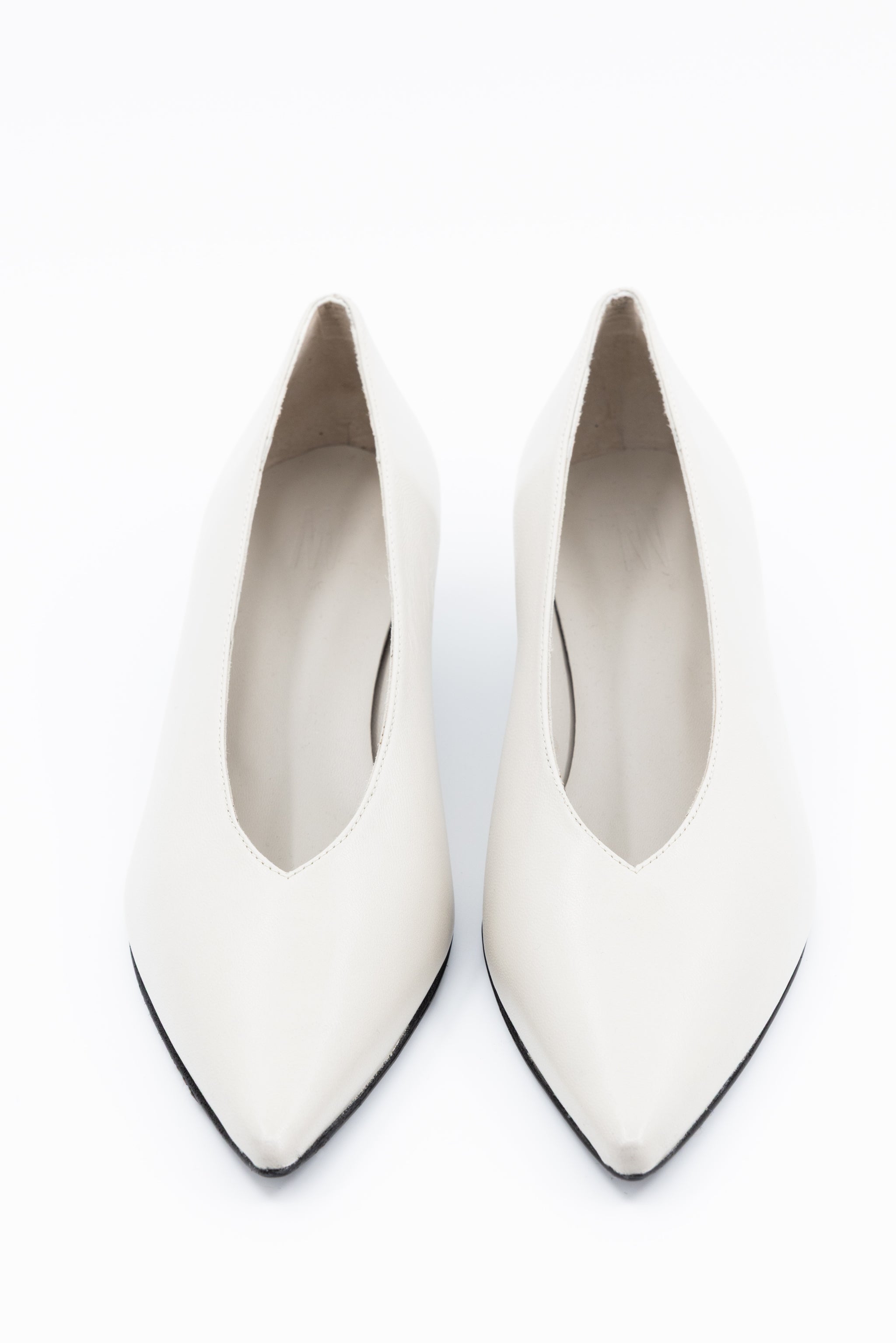 Heaven pump in chalk white