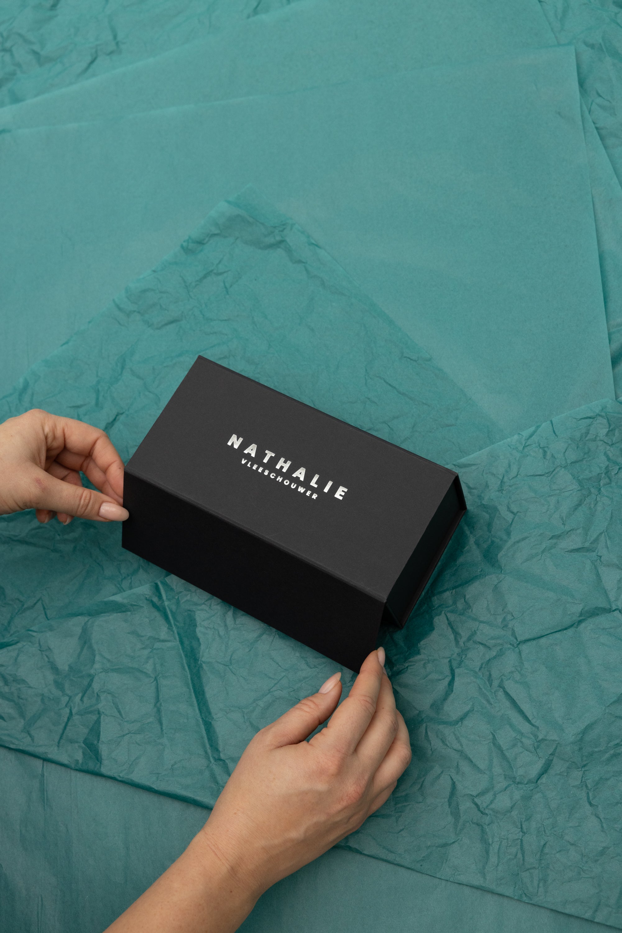 Black box gift wrapping (small accessories)