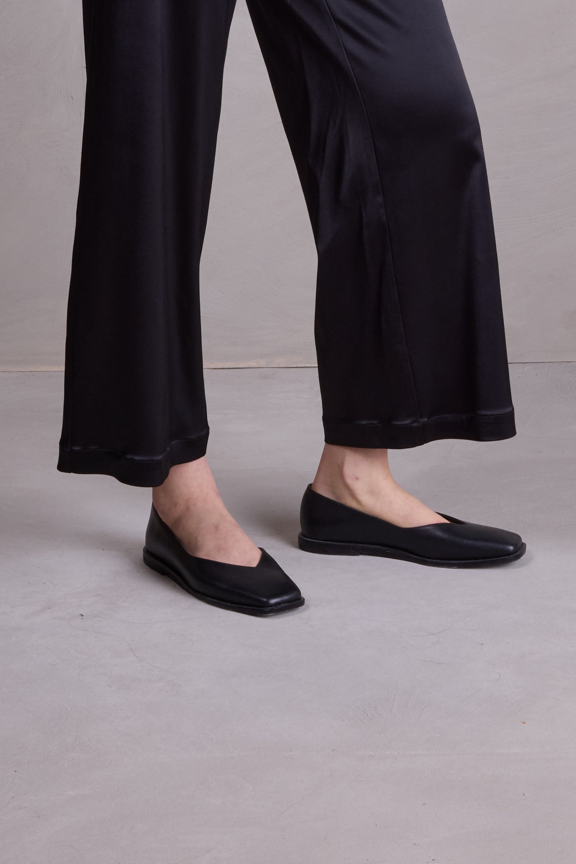 Faiza ballerina in black