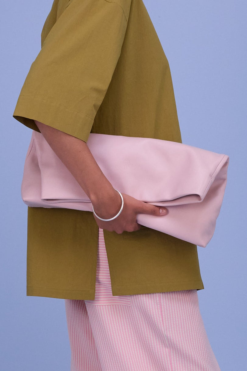 Clutch in misty rose