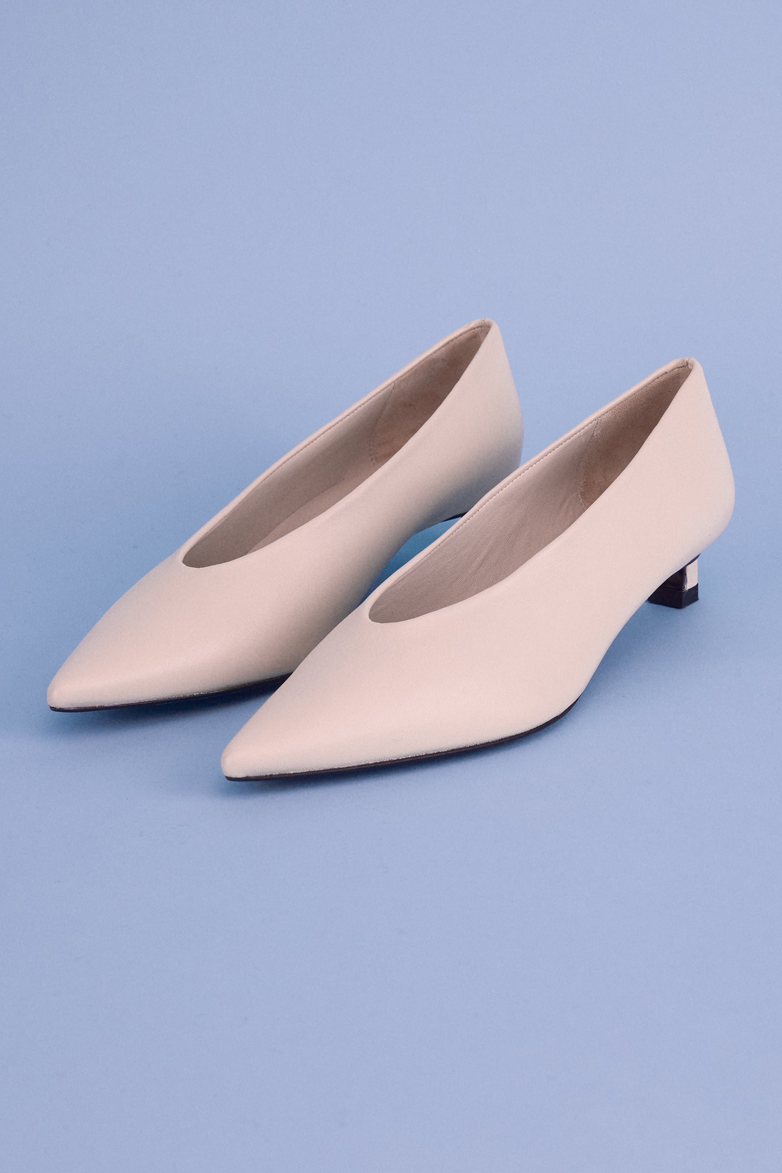 Heaven pump in chalk white